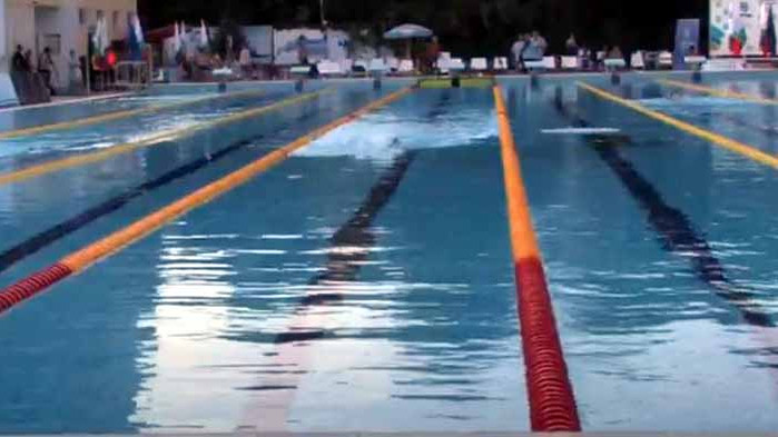 Българин подобри световния рекорд от 12 часа плуване без прекъсване (ВИДЕО)