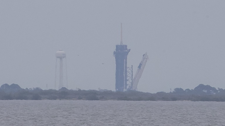 SpaceX и НАСА с историческа мисия – изпращат първите астронавти от американска земя от 2011 г.