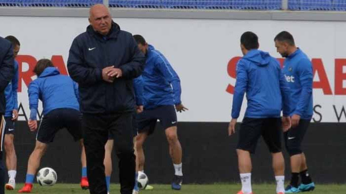 Треньорът на Левски изригна след обидите на феновете