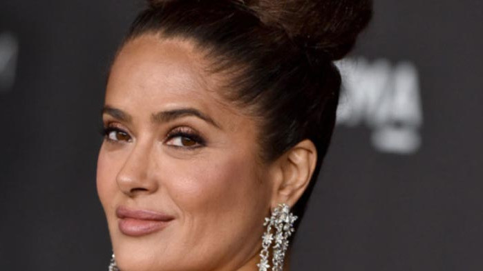 Салма Хайек и снимката ѝ по бански, която разгорещи социалните мрежи