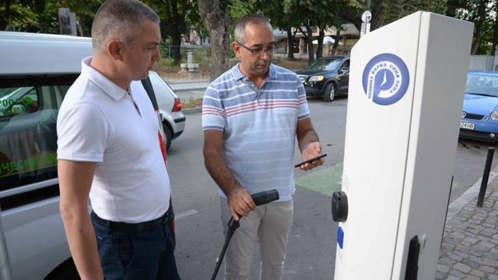 Започна инсталирането на зарядни станции за електромобили