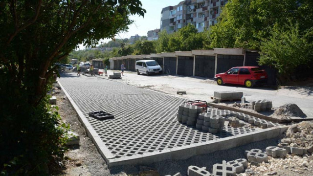 Продължава цялостния ремонт на междублокови пространства във "Възраждане 4"