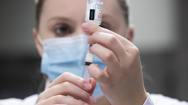 Задължителна имунизация срещу Covid-19 ще бъде въведена до 2-3 месеца
