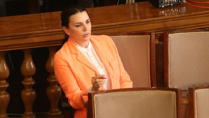 Председателят на СЕМ Бетина Жотева обмисля да се обади първо