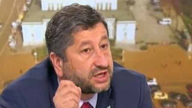 Лидерът на ДБ Христо Иванов се появи в парламента след