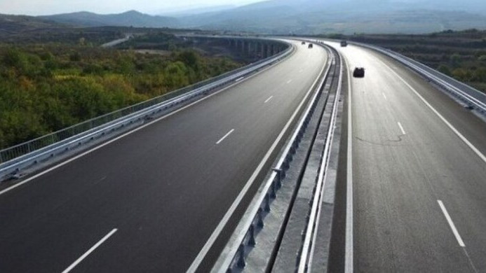 Движението в участъка от автомагистрала Хемус“ между п. в. Ветрино“