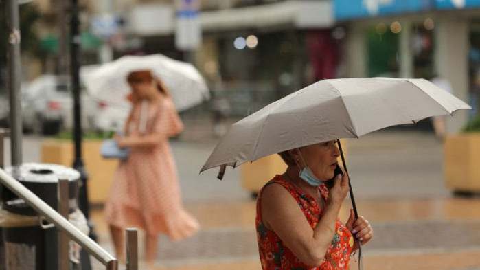 По-хладно и с около 10 градуса по-надолу днес Днес е