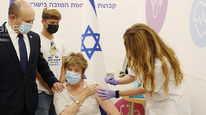 Бенет: С поставянето на трета доза Израел прави услуга на света