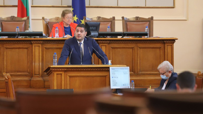 Христо Гаджев: Кацаров не отговаря на депутати, бил в отпуска, а отива при Радев на среща