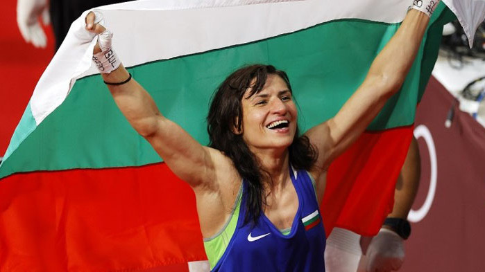 От фейсбук на Ники Кънчев На върха! Когато си сервирал