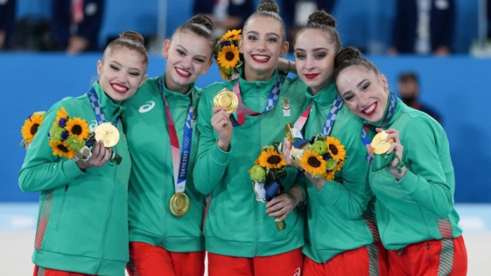 Момичетата от ансамбъла с олимпийската титла!