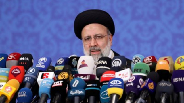 Новият президент на Иран Ебрахим Раиси получи първата доза иранска