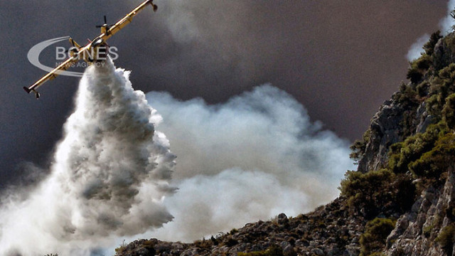 Самолет за гасене на пожари се разби в Гърция в