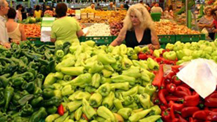 Предстои търговските вериги да преосмислят продажбата на “пластмасови плодове и зеленчуци Оборотите на