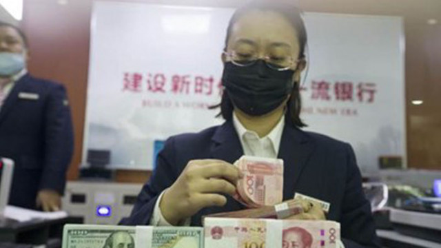 В края на юли валутните резерви на Китай са били