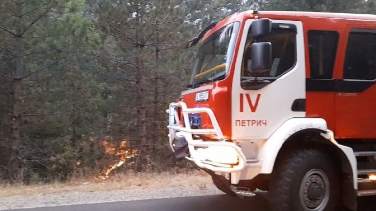 Пожар възникнал около 17 часа в кюстендилското село Пастух, сигнализираха