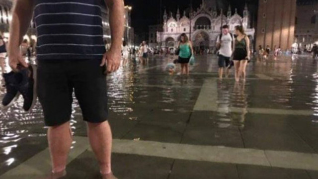 Наводнение остави под метър вода емблематичния венециански площад Сан Марко