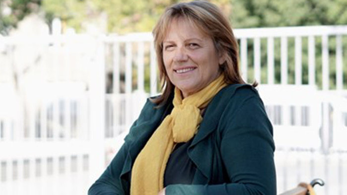 Гледам Петър Илиев по Нова тв. И този господин преподава