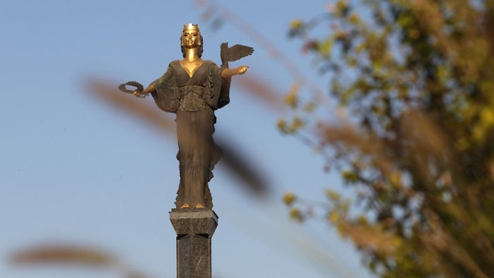 Предвид прогнозите за развитието на епидемичната обстановка в момента сме