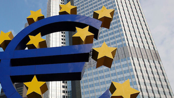 С политиката си ЕЦБ тласка Европа към живот на заем