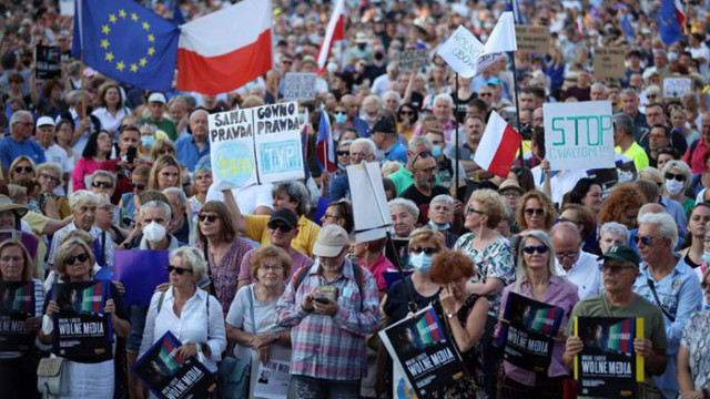 Многохилядни протести в Полша срещу законопроект смятан от мнозина за
