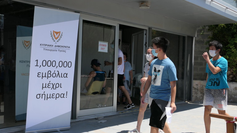 Хотелите в Кипър поемат PCR тестовете за неваксинирани туристи