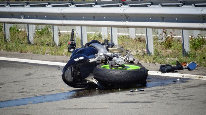 Тежка среднощна катастрофа във Враца отне човешки живот. Два мотора