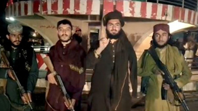 Интензивни боеве между афганистанската армия и талибаните се водят по