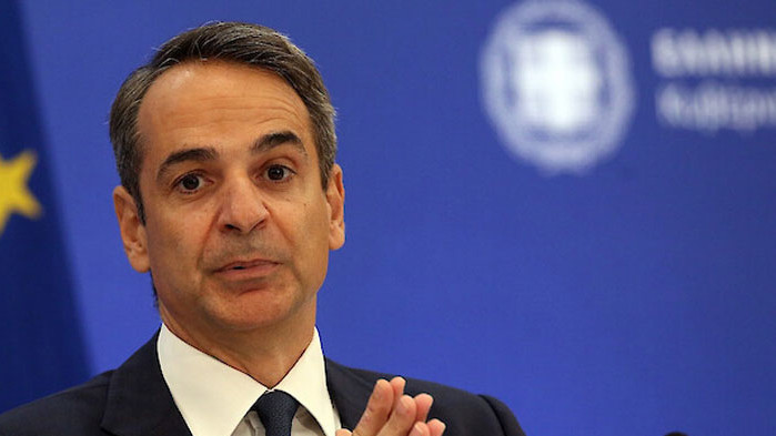 Стотици пожарникари продължават битката срещу огнените езици в опустошени от