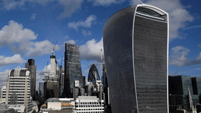 Британец изкачи 93-метров лондонски небостъргач без въже