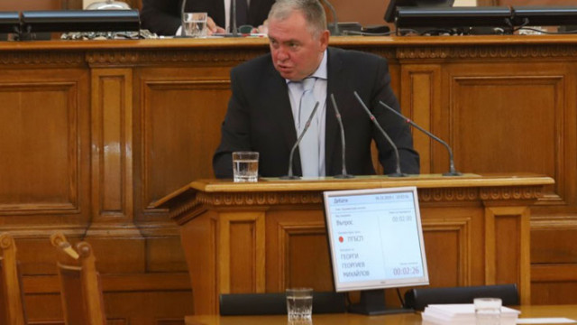 Проф Михайлов от БСП коментира от парламентарната трибуна липсата на