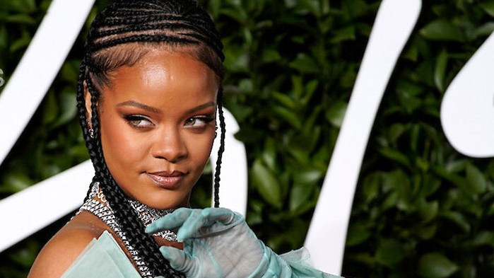 Риана вече официално е милиардерка, най-богатата певица в света. Изпълнителката