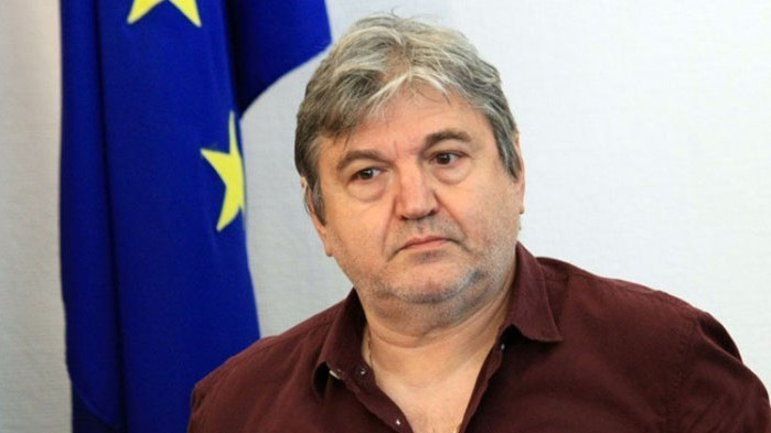 С действията си Минеков поставя страната в една много опасна