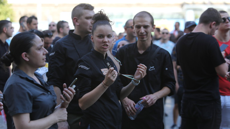 Те са благодарни, но искат и Кацаров да присъства От