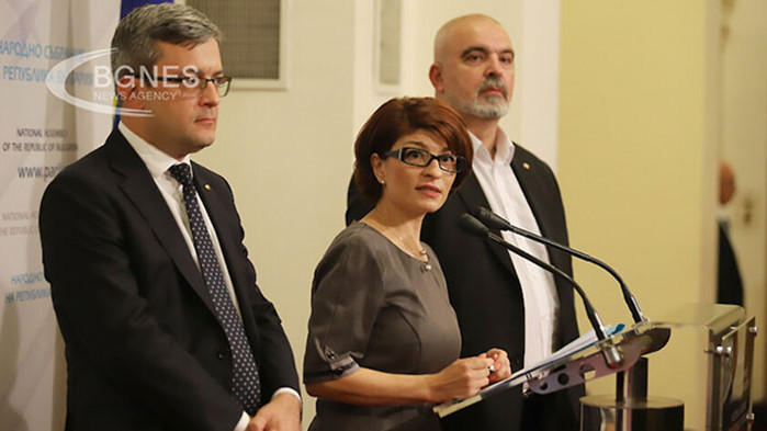 Десислава Атанасова: Радев да не опитва да извива ръцете на партиите за актуализацията на бюджета