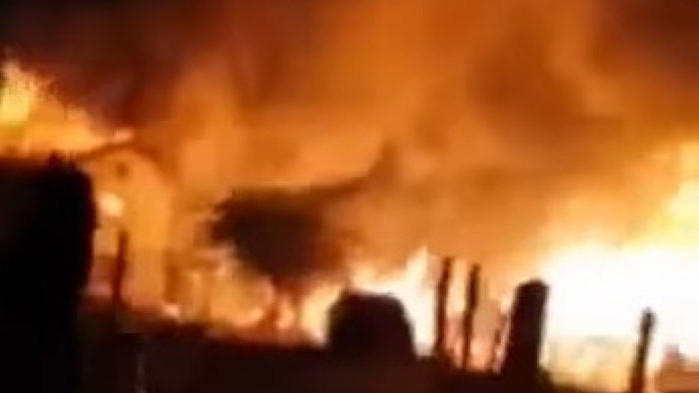 Пожар гори в близост до велинградското село Кръстава. Засегнати са