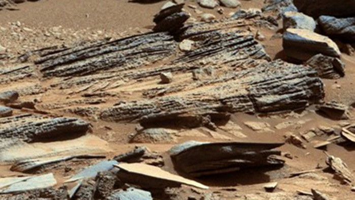 Роувърът "Кюриосити" засне камък като гущер на Марс