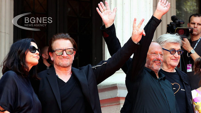 Фронтменът на U2 Боно се появи изненадващо на Сараевския филмов