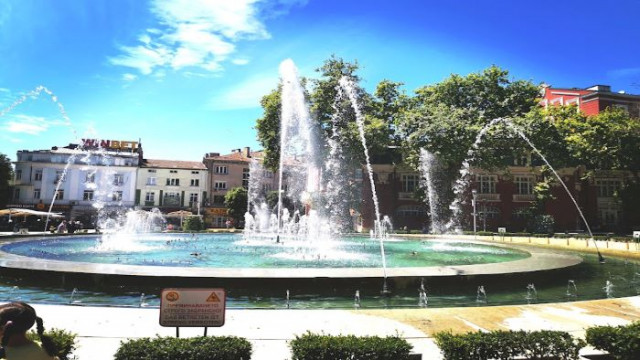 И днес ще преобладава слънчево време Ще духа слаб до