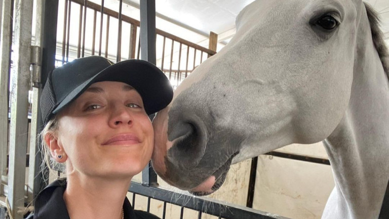 За феновете на Кейли Куоко не е тайна, че актрисата обожава