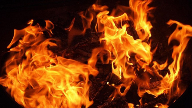 Нов масивен пожар бушува в Южна Гърция Стихията се е