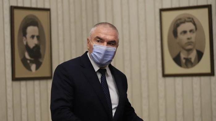 След направените две скандални разкрития на депутата Николай Хаджигенов, министърът