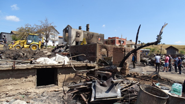 Започна описване на щетите от пожара във велинградското село Кръстава съобщава