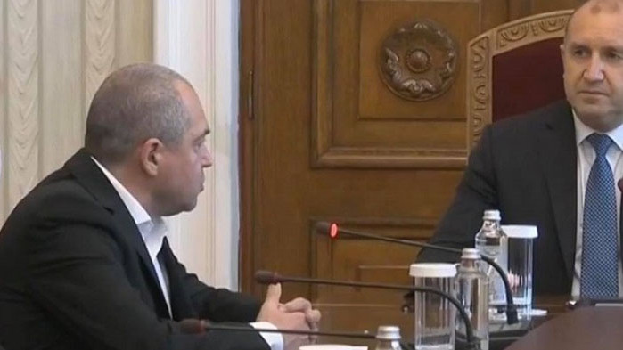 Това е първата от поредицата консултации за съставяне на редовен