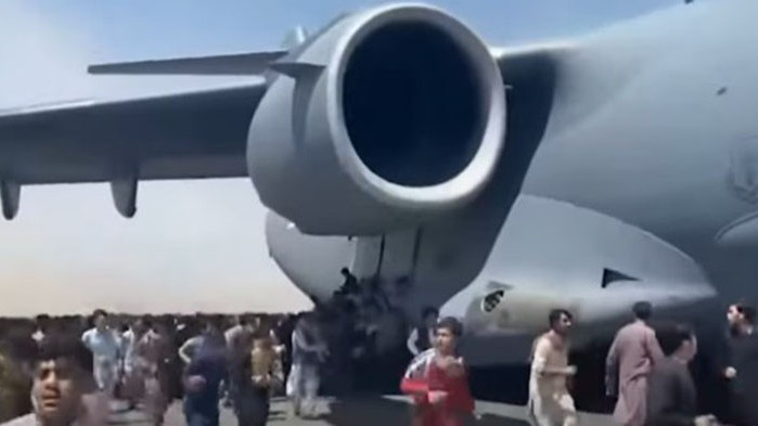 Седем души са загинали в хаоса на летището в Кабул