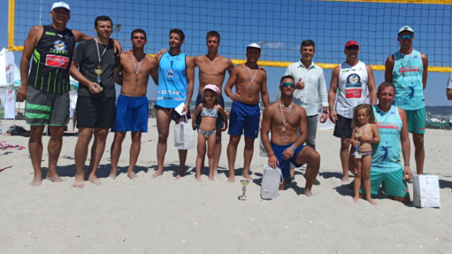 Откритият турнир по плажен волейбол Варненск олято завърши като за