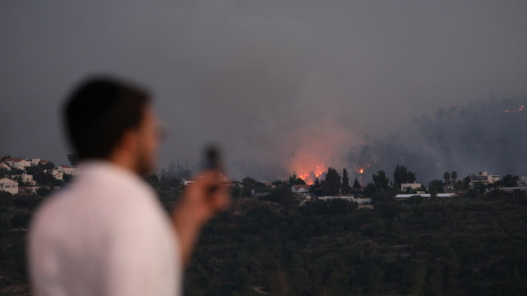 Израел се бори с огромен пожар до Йерусалим