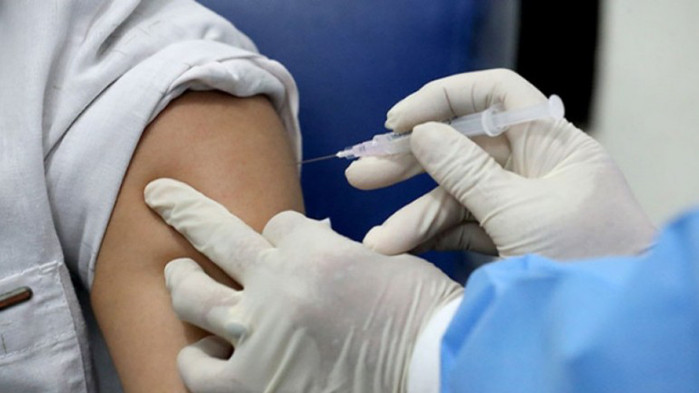Сърбия започна да поставя трета доза ваксина против коронавирус