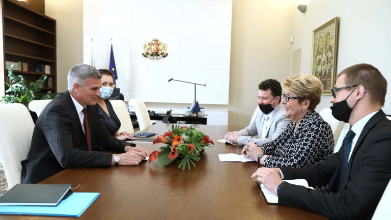 Руският посланик у нас увери, че кутията на МиГ-29 заминава до дни за Русия