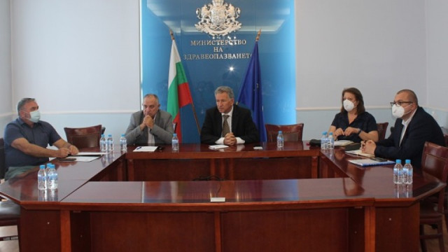 Министър д р Стойчо Кацаров и екипът му са обсъдили с вирусолози